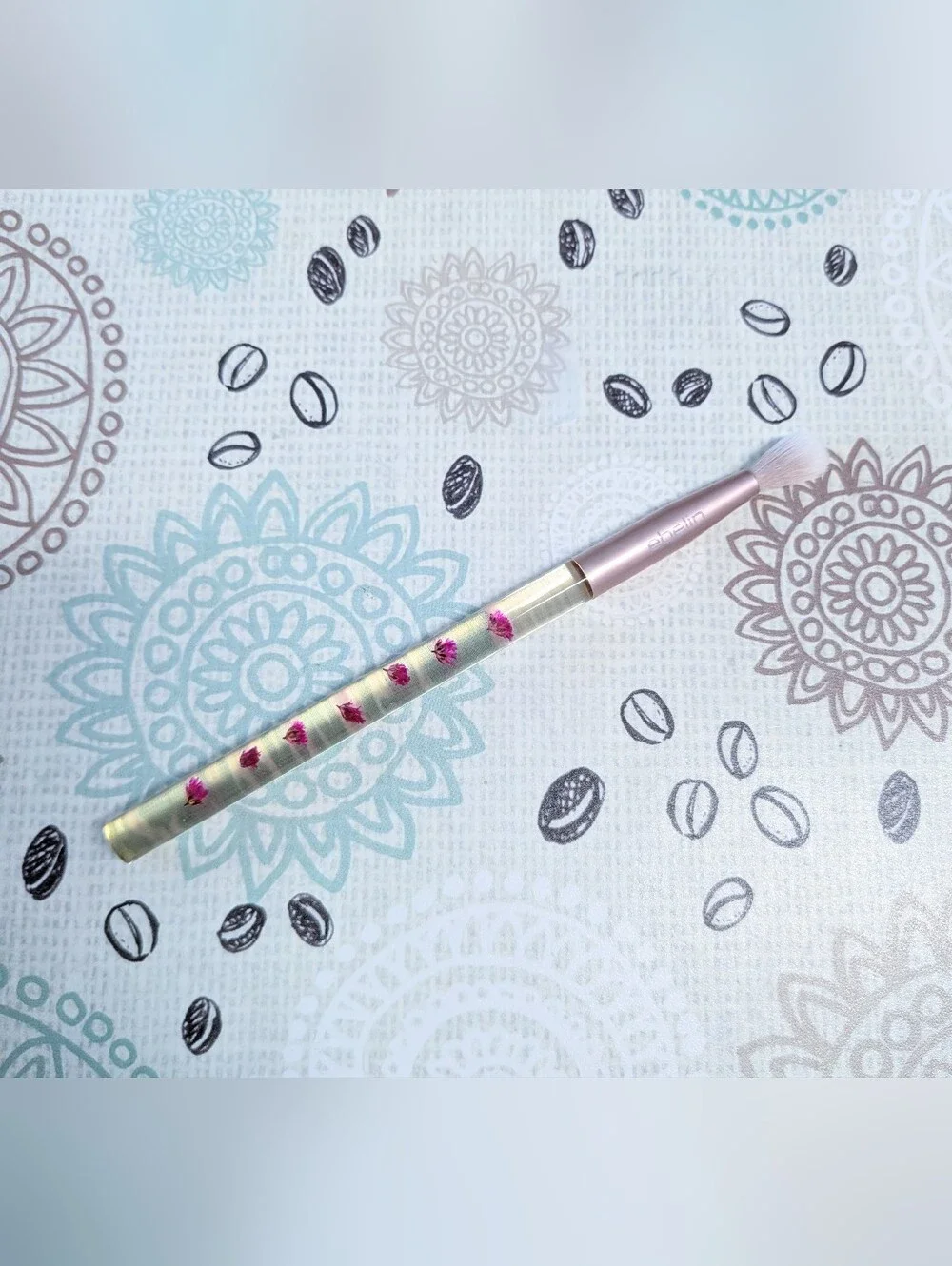 Ebelin flower handle tapered eyeshadow brush